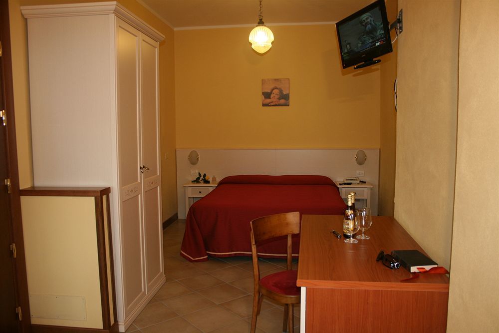 Residence Miralago Rooms & Apartments Manerba del Garda Exterior photo