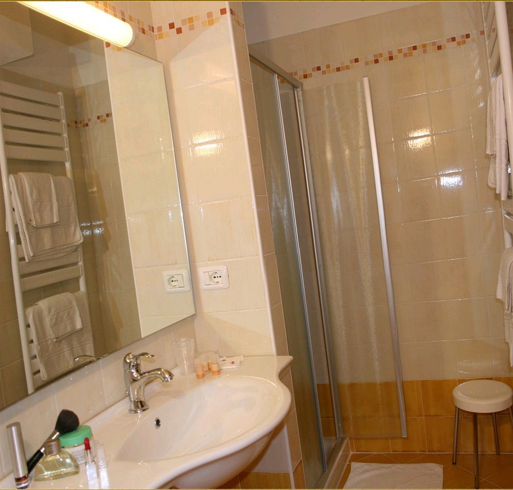 Residence Miralago Rooms & Apartments Manerba del Garda Exterior photo