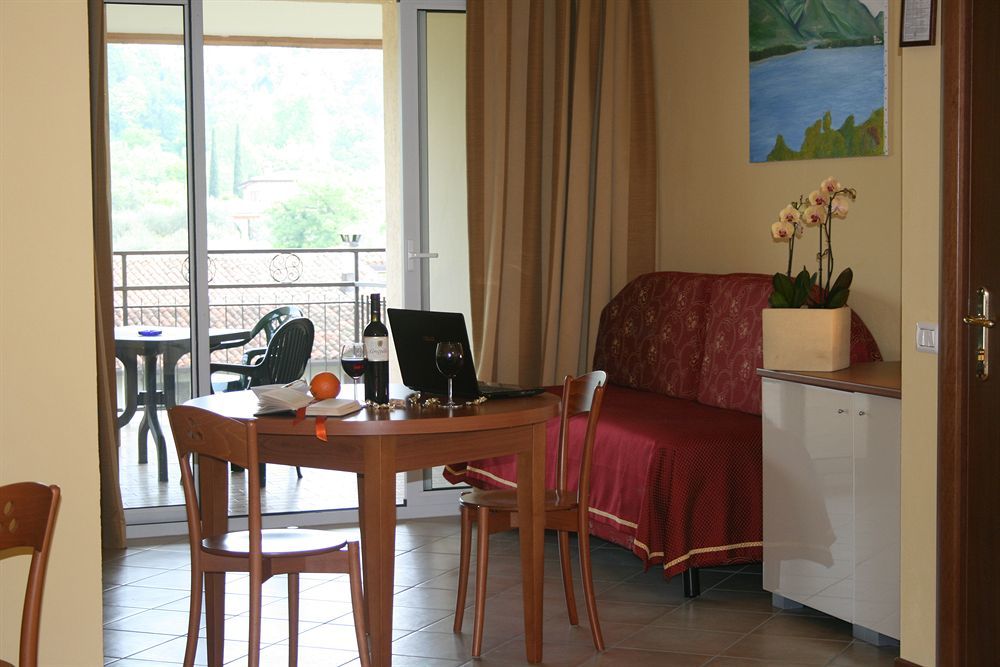 Residence Miralago Rooms & Apartments Manerba del Garda Exterior photo