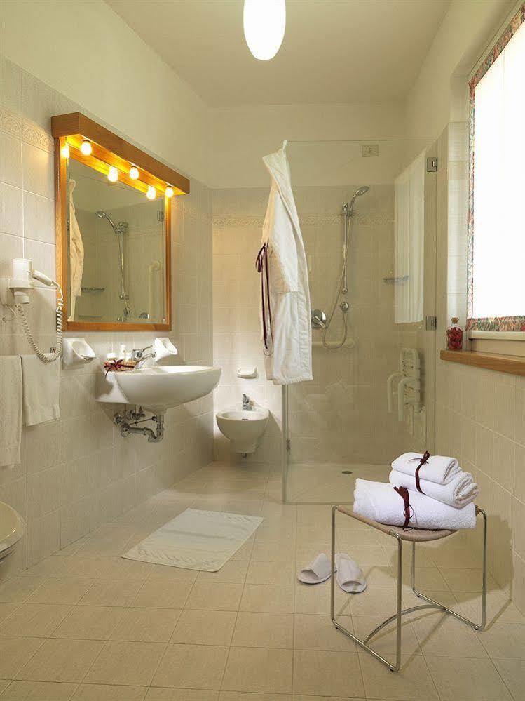 Residence Miralago Rooms & Apartments Manerba del Garda Exterior photo