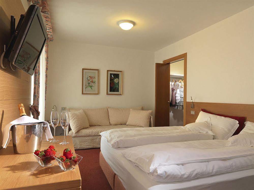 Residence Miralago Rooms & Apartments Manerba del Garda Exterior photo
