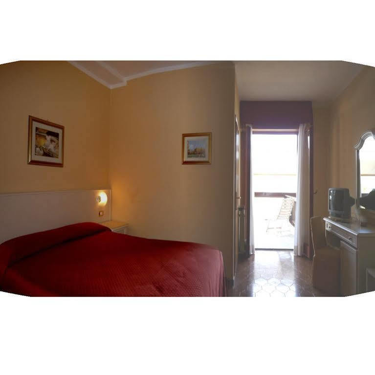 Residence Miralago Rooms & Apartments Manerba del Garda Exterior photo