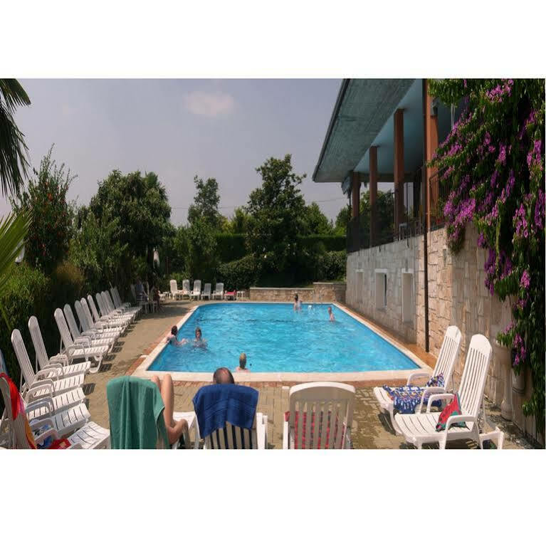 Residence Miralago Rooms & Apartments Manerba del Garda Exterior photo